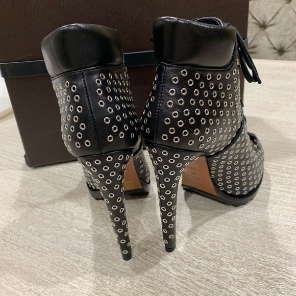 Alaia eyelets details booties - Picture 3 of 15